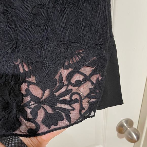 Laundry black sleeveless top - Picture 5 of 7